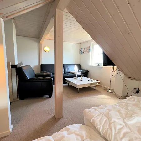 Semesterbostad Strandpark H079